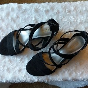 Small heel shoes/black